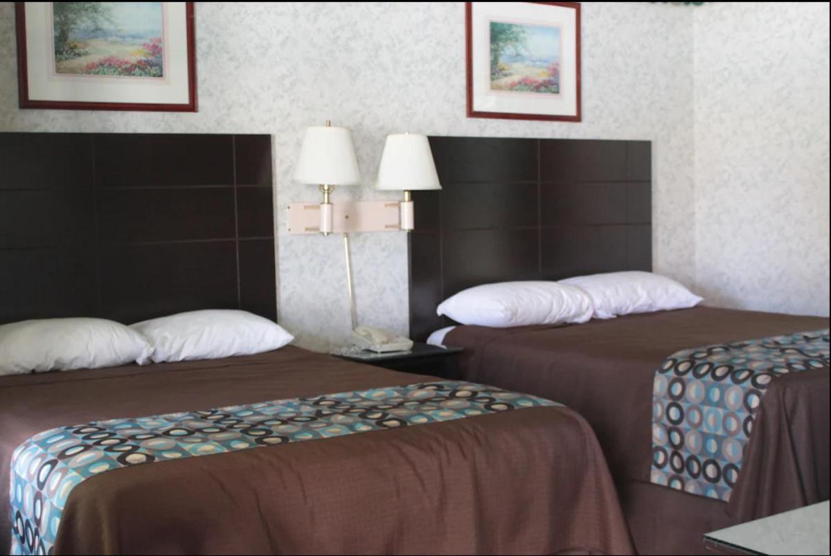 Wagon Wheel Inn Ленокс Экстерьер фото