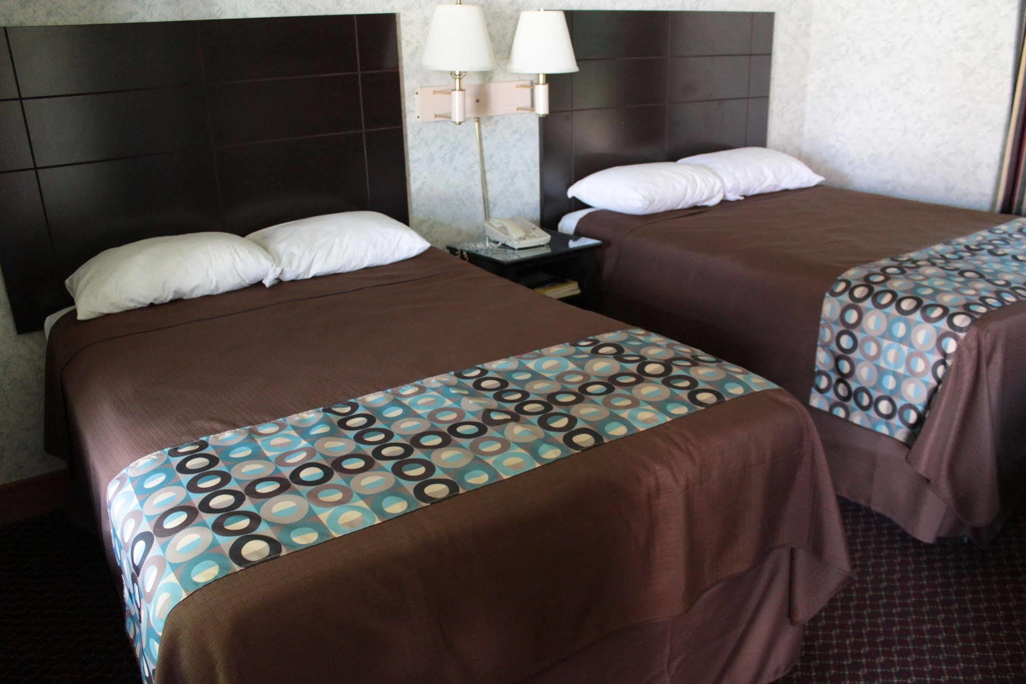 Wagon Wheel Inn Ленокс Экстерьер фото