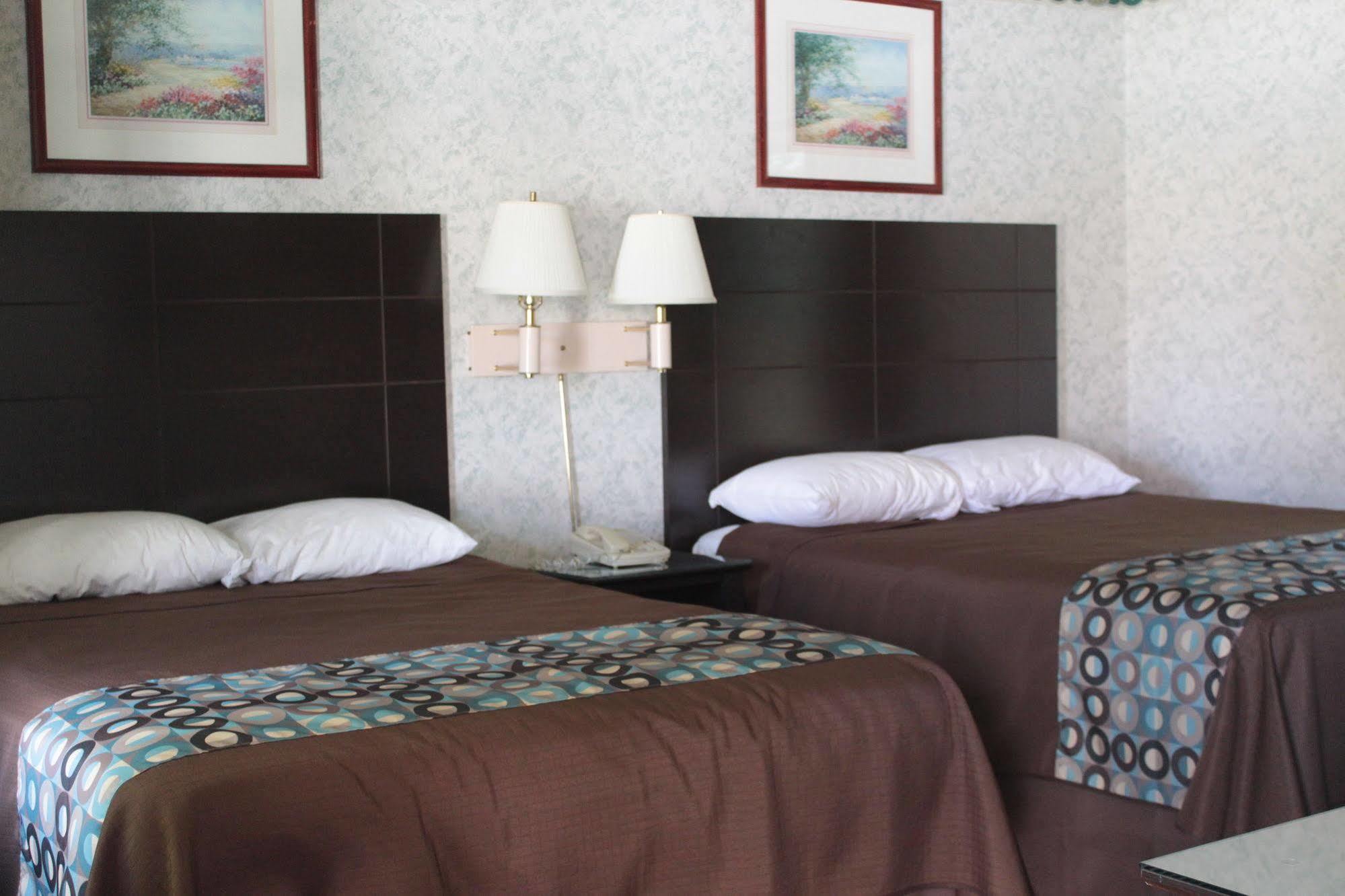 Wagon Wheel Inn Ленокс Экстерьер фото