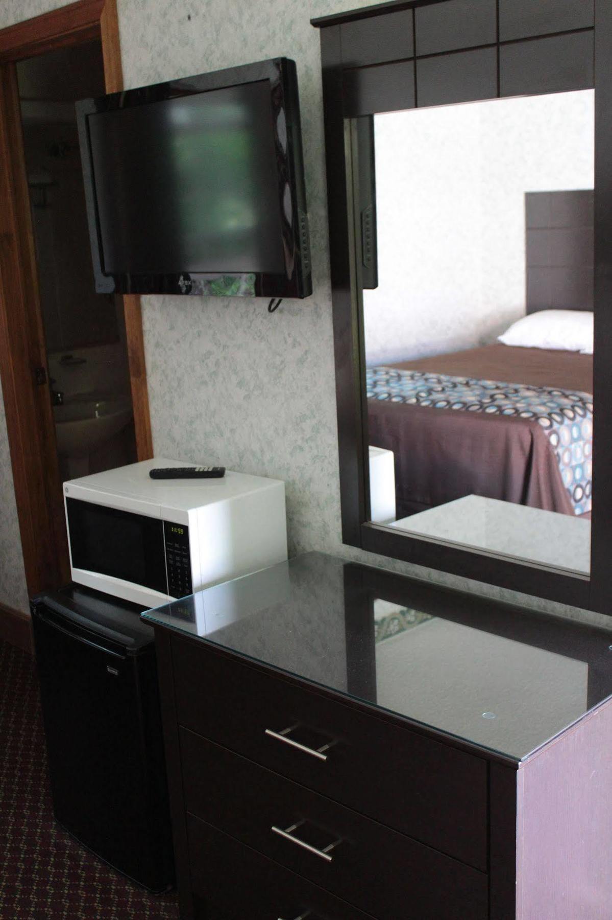 Wagon Wheel Inn Ленокс Экстерьер фото